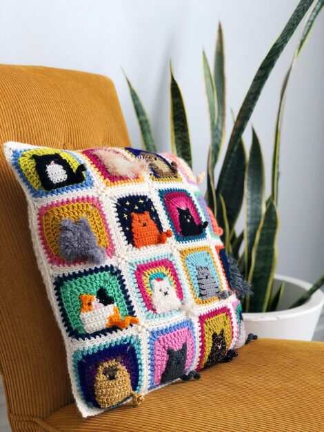 Cat square pillow (3)